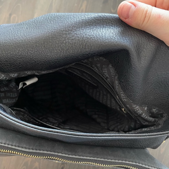 Steve Madden Faux Pebbled Leather Oversized Large Messanger Bag - Picture 6 of 12